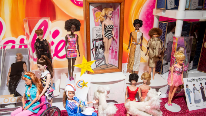 Откриват изложба на куклата Барби в Лондон